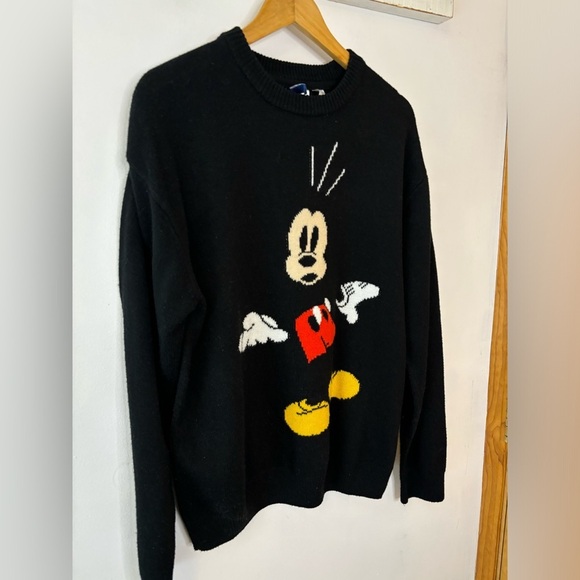 H&M Disney Surprised Mickey Mouse Oversized Sweater - Picture 7 of 7